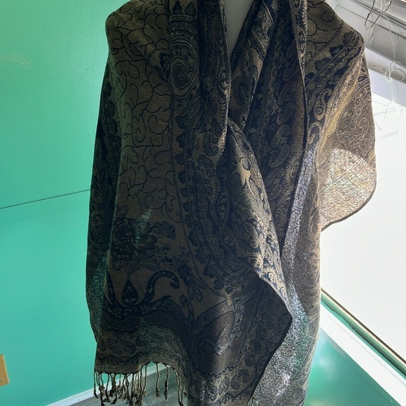 Metallic paisley shawl, Large - Picture 5 of 6